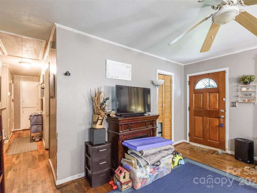 503 Caroline Avenue, Lowell, NC 28098.  MLS# CAR4289957, YatesRealty ID 33924. 