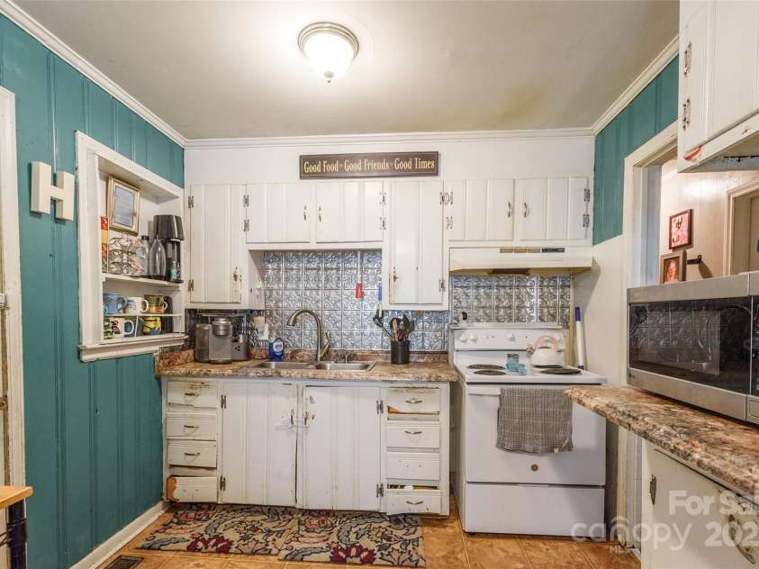 503 Caroline Avenue, Lowell, NC 28098.  MLS# CAR4289957, YatesRealty ID 33924. 