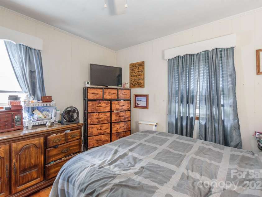 503 Caroline Avenue, Lowell, NC 28098.  MLS# CAR4289957, YatesRealty ID 33924. 