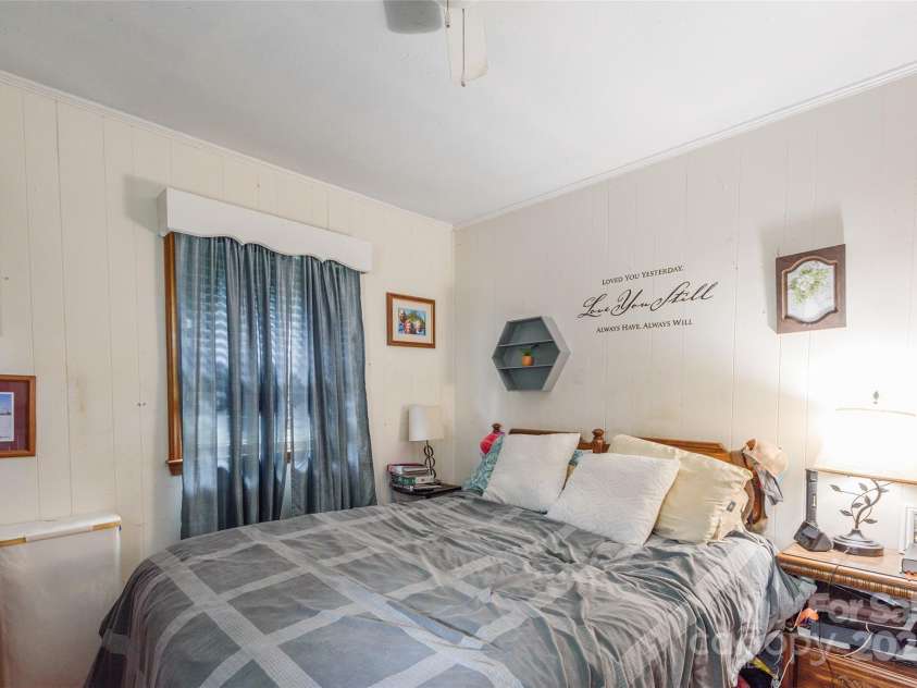 503 Caroline Avenue, Lowell, NC 28098.  MLS# CAR4289957, YatesRealty ID 33924. 