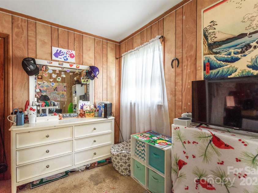 503 Caroline Avenue, Lowell, NC 28098.  MLS# CAR4289957, YatesRealty ID 33924. 