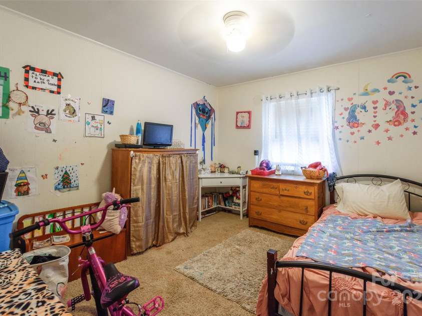 503 Caroline Avenue, Lowell, NC 28098.  MLS# CAR4289957, YatesRealty ID 33924. 