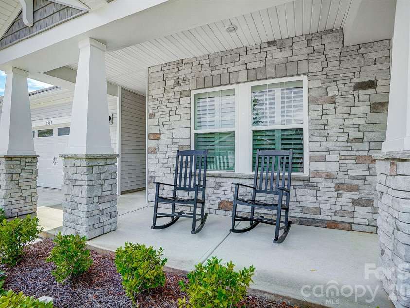 9380 Dunwich Drive, Gastonia, NC 28056.  MLS# CAR4362123, YatesRealty ID 33924. 