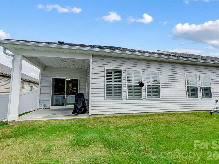 9380 Dunwich Drive, Gastonia, NC 28056.  MLS# CAR4362123, YatesRealty ID 33924. 