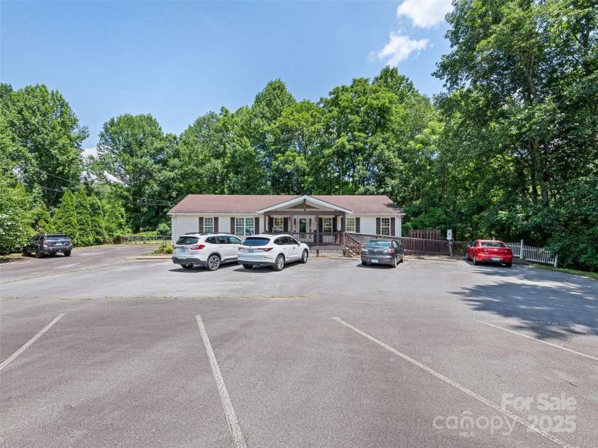1170 Crabtree Road, Waynesville, NC 28785.  MLS# CAR4284874, YatesRealty ID 33925. 
