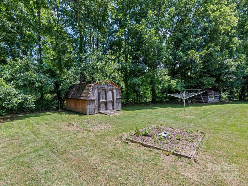 1170 Crabtree Road, Waynesville, NC 28785.  MLS# CAR4284874, YatesRealty ID 33925. 