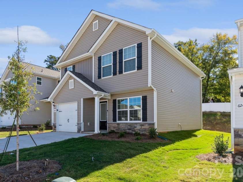 6248 Lowe Lane, Charlotte, NC 28214.  MLS# CAR4394417, YatesRealty ID 33927. 