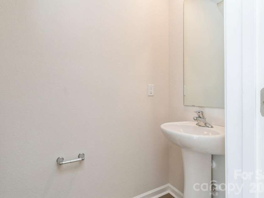 6248 Lowe Lane, Charlotte, NC 28214.  MLS# CAR4394417, YatesRealty ID 33927. 
