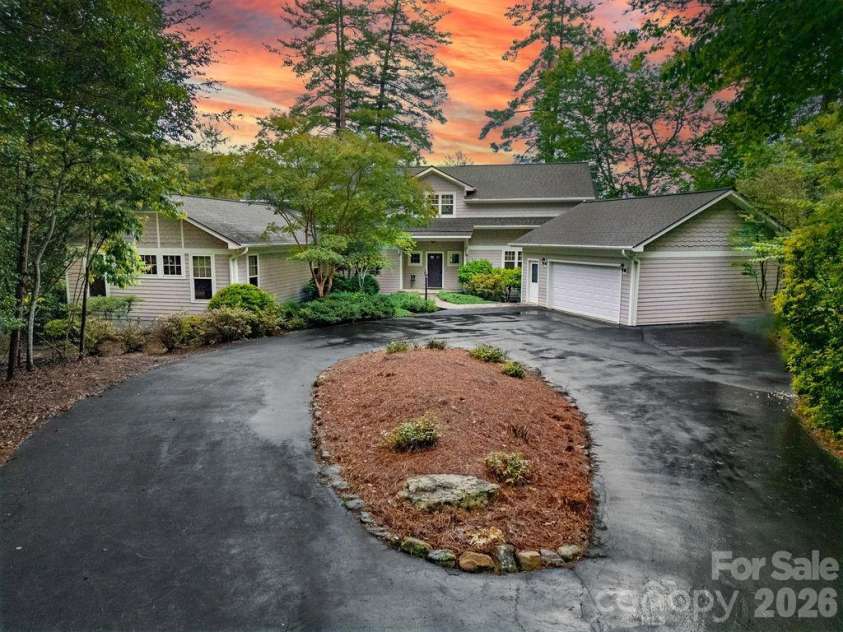 719 Deerlake Road, Brevard, NC 28712.  MLS# CAR4392364, YatesRealty ID 33928. 