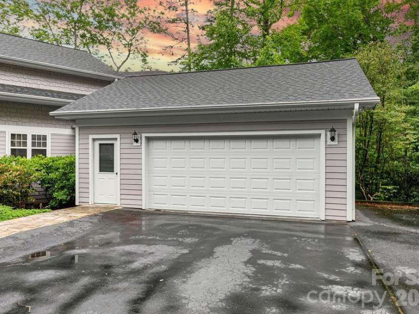 719 Deerlake Road, Brevard, NC 28712.  MLS# CAR4392364, YatesRealty ID 33928. 