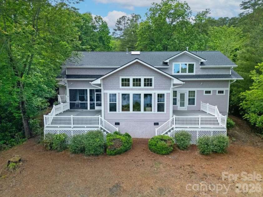 719 Deerlake Road, Brevard, NC 28712.  MLS# CAR4392364, YatesRealty ID 33928. 