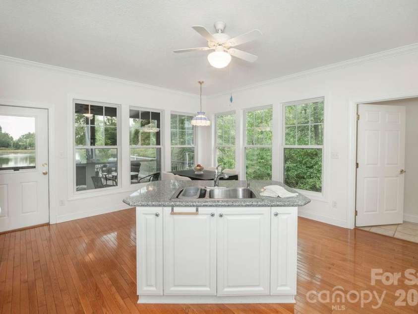 719 Deerlake Road, Brevard, NC 28712.  MLS# CAR4392364, YatesRealty ID 33928. 