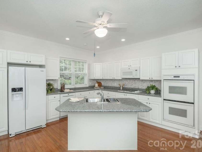 719 Deerlake Road, Brevard, NC 28712.  MLS# CAR4392364, YatesRealty ID 33928. 
