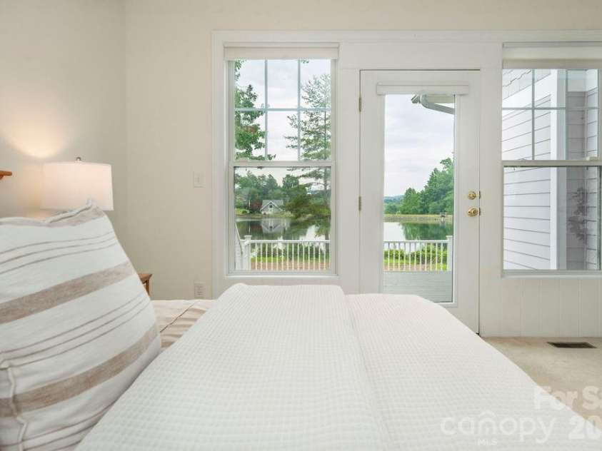719 Deerlake Road, Brevard, NC 28712.  MLS# CAR4392364, YatesRealty ID 33928. 