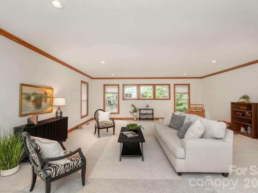 719 Deerlake Road, Brevard, NC 28712.  MLS# CAR4392364, YatesRealty ID 33928. 