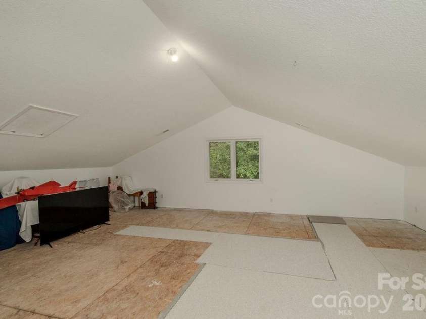 719 Deerlake Road, Brevard, NC 28712.  MLS# CAR4392364, YatesRealty ID 33928. 
