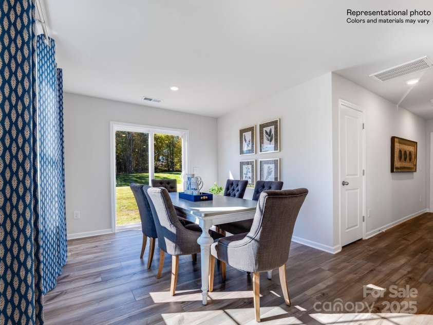 1724 Little York Circle, Edgemoor, SC 29712.  MLS# CAR4289800, YatesRealty ID 33929. Breakfast Room