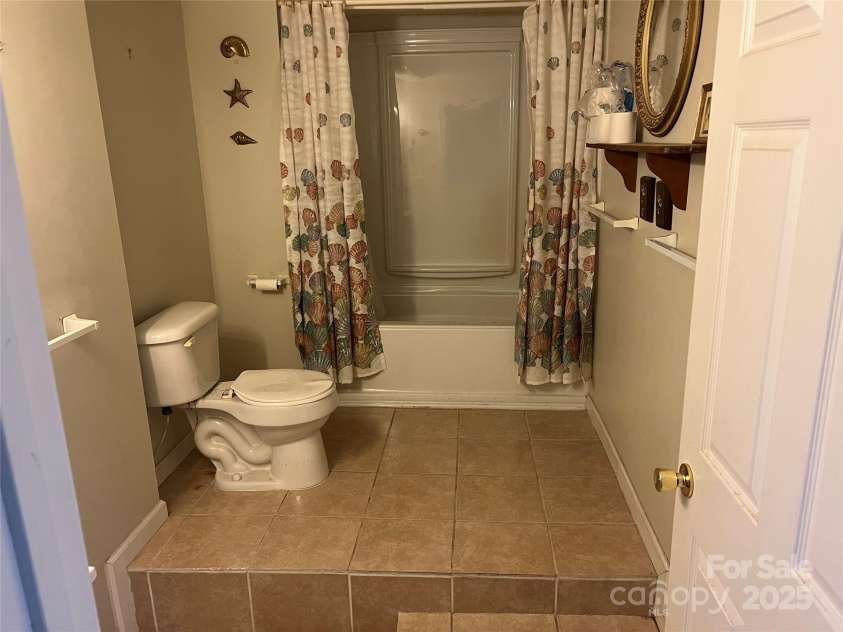 402 Horah Street, Salisbury, NC 28144.  MLS# CAR4322133, YatesRealty ID 3393. Bathroom 2