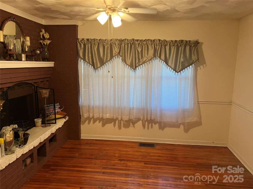 402 Horah Street, Salisbury, NC 28144.  MLS# CAR4322133, YatesRealty ID 3393. Livingroom