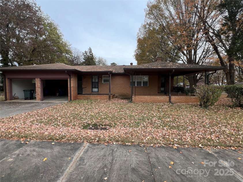 402 Horah Street, Salisbury, NC 28144.  MLS# CAR4322133, YatesRealty ID 3393. Long Street