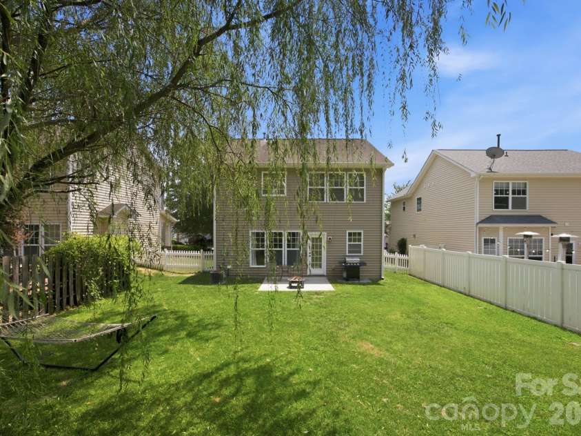9511 Long Hill Drive, Charlotte, NC 28214.  MLS# CAR4393341, YatesRealty ID 33930. Beautiful weeping willow tree in backyard