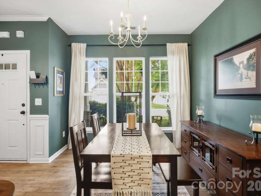 9511 Long Hill Drive, Charlotte, NC 28214.  MLS# CAR4393341, YatesRealty ID 33930. Large windows brings nice light into the dining room