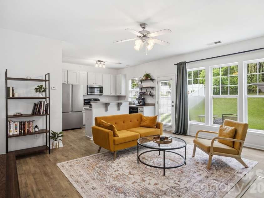 9511 Long Hill Drive, Charlotte, NC 28214.  MLS# CAR4393341, YatesRealty ID 33930. Open plan living