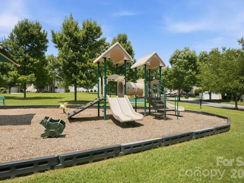 9511 Long Hill Drive, Charlotte, NC 28214.  MLS# CAR4393341, YatesRealty ID 33930. Playground