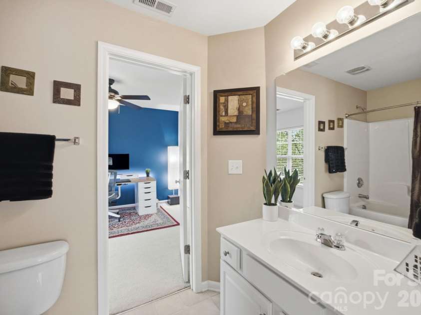 9511 Long Hill Drive, Charlotte, NC 28214.  MLS# CAR4393341, YatesRealty ID 33930. Shared full bathroom, connects to both bedrooms