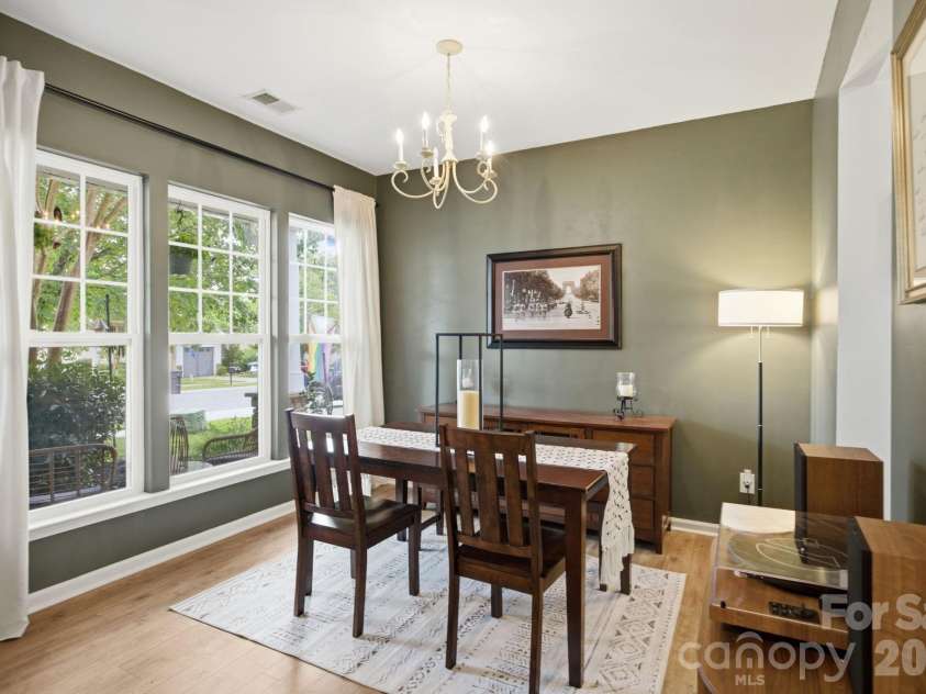 9511 Long Hill Drive, Charlotte, NC 28214.  MLS# CAR4393341, YatesRealty ID 33930. Stylish Dining room