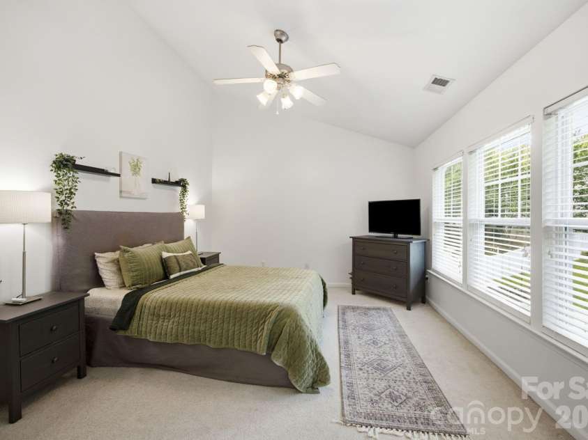 9511 Long Hill Drive, Charlotte, NC 28214.  MLS# CAR4393341, YatesRealty ID 33930. Vaulted ceiling