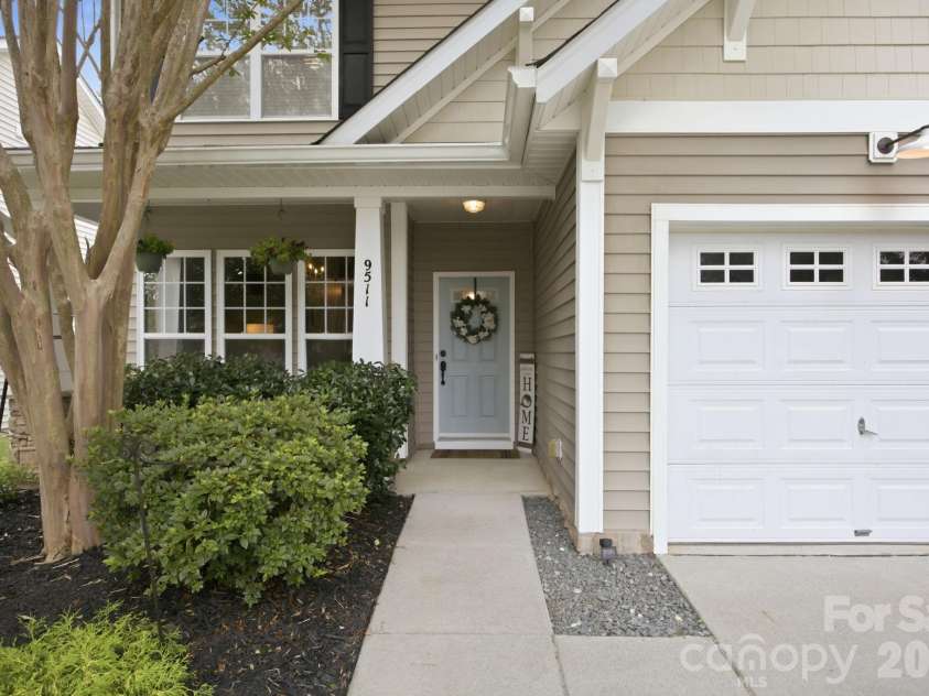 9511 Long Hill Drive, Charlotte, NC 28214.  MLS# CAR4393341, YatesRealty ID 33930. Welcome Home!