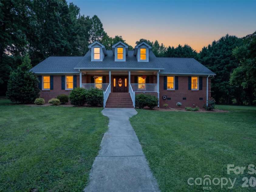 8234 Dennis Road, Charlotte, NC 28227.  MLS# CAR4390277, YatesRealty ID 33931. 