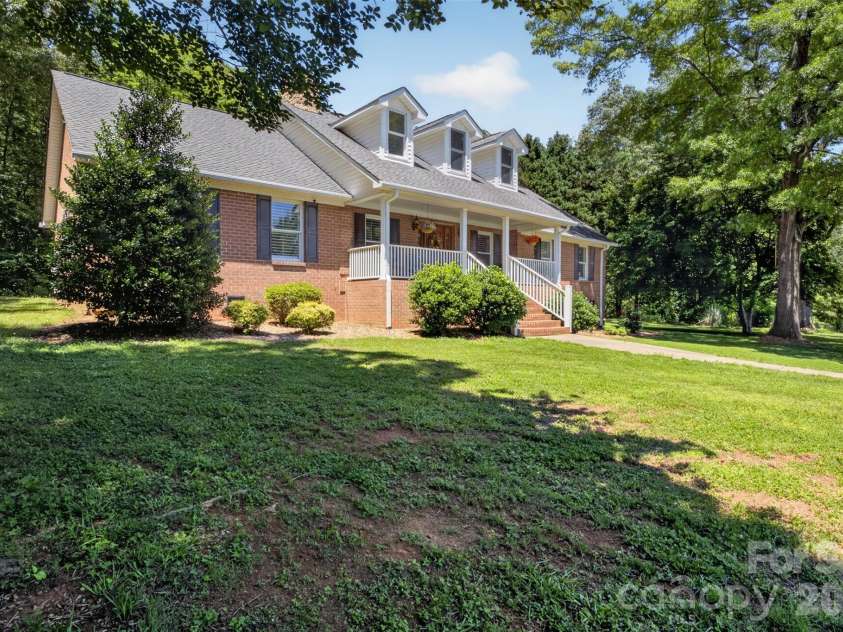 8234 Dennis Road, Charlotte, NC 28227.  MLS# CAR4390277, YatesRealty ID 33931. 