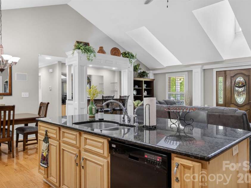 8234 Dennis Road, Charlotte, NC 28227.  MLS# CAR4390277, YatesRealty ID 33931. 