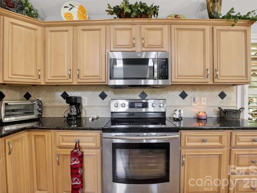 8234 Dennis Road, Charlotte, NC 28227.  MLS# CAR4390277, YatesRealty ID 33931. 