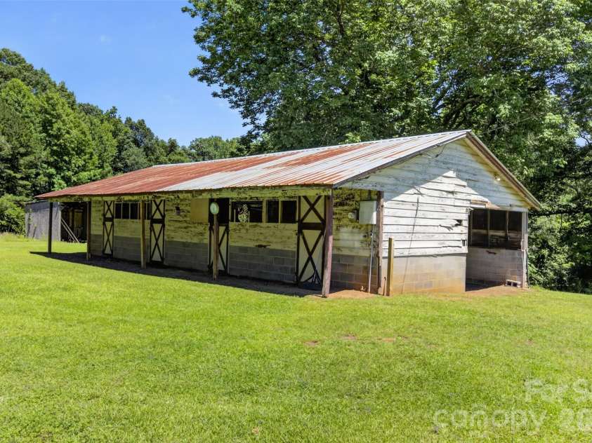 8234 Dennis Road, Charlotte, NC 28227.  MLS# CAR4390277, YatesRealty ID 33931. 
