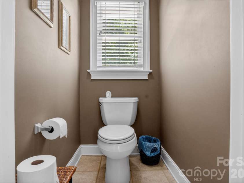 8234 Dennis Road, Charlotte, NC 28227.  MLS# CAR4390277, YatesRealty ID 33931. Bathroom 1