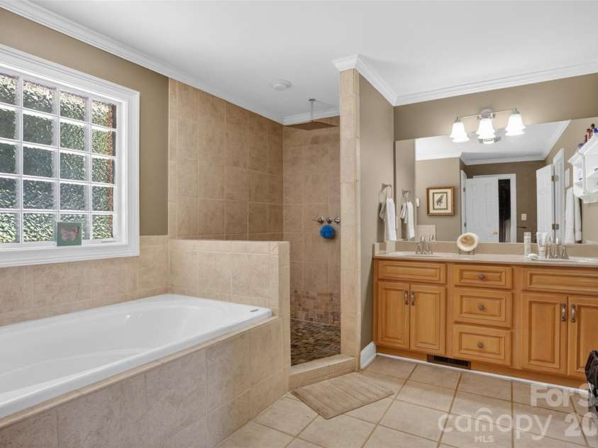 8234 Dennis Road, Charlotte, NC 28227.  MLS# CAR4390277, YatesRealty ID 33931. Primary bathroom