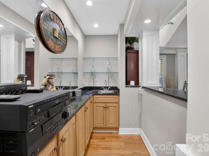 8234 Dennis Road, Charlotte, NC 28227.  MLS# CAR4390277, YatesRealty ID 33931. Wet bar