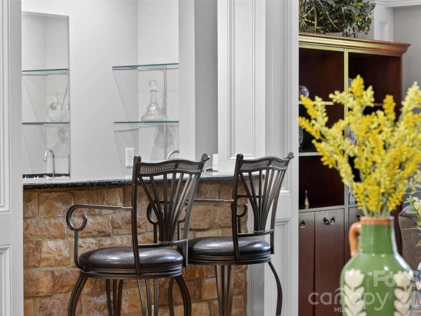 8234 Dennis Road, Charlotte, NC 28227.  MLS# CAR4390277, YatesRealty ID 33931. Wet bar