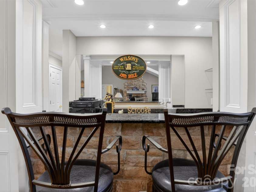 8234 Dennis Road, Charlotte, NC 28227.  MLS# CAR4390277, YatesRealty ID 33931. Wet bar