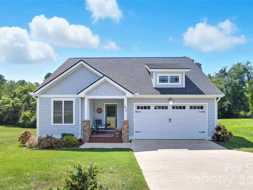 376 Windy Acres Knoll Drive, Hendersonville, NC 28792.  MLS# CAR4381733, YatesRealty ID 33934. 