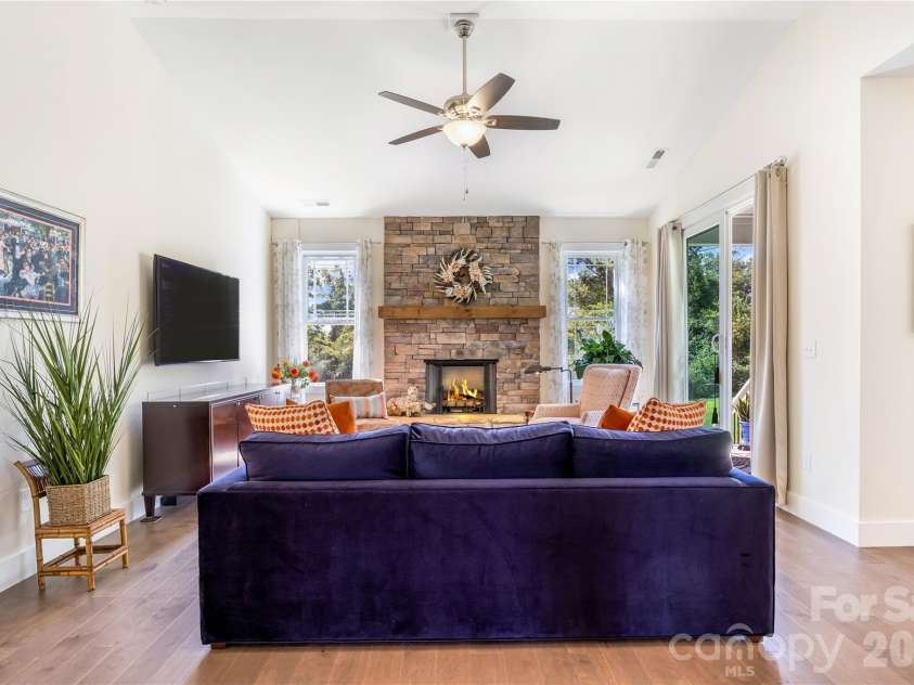 376 Windy Acres Knoll Drive, Hendersonville, NC 28792.  MLS# CAR4381733, YatesRealty ID 33934. 