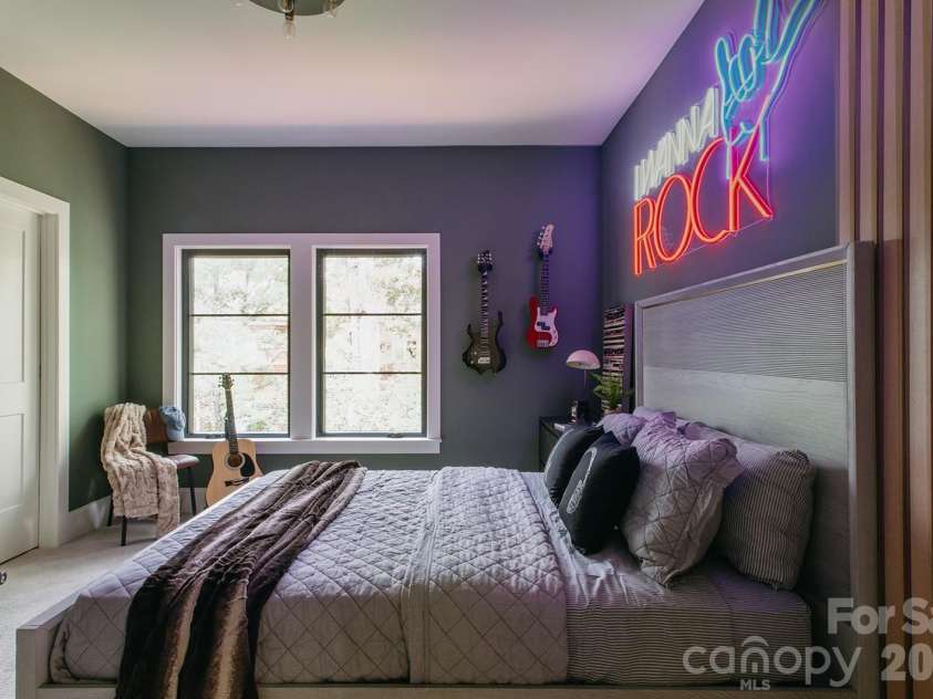 5555 Fairview Road, Charlotte, NC 28209.  MLS# CAR4398045, YatesRealty ID 33935. 