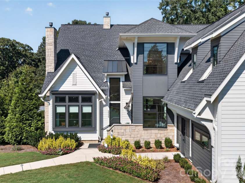 5555 Fairview Road, Charlotte, NC 28209.  MLS# CAR4398045, YatesRealty ID 33935. 