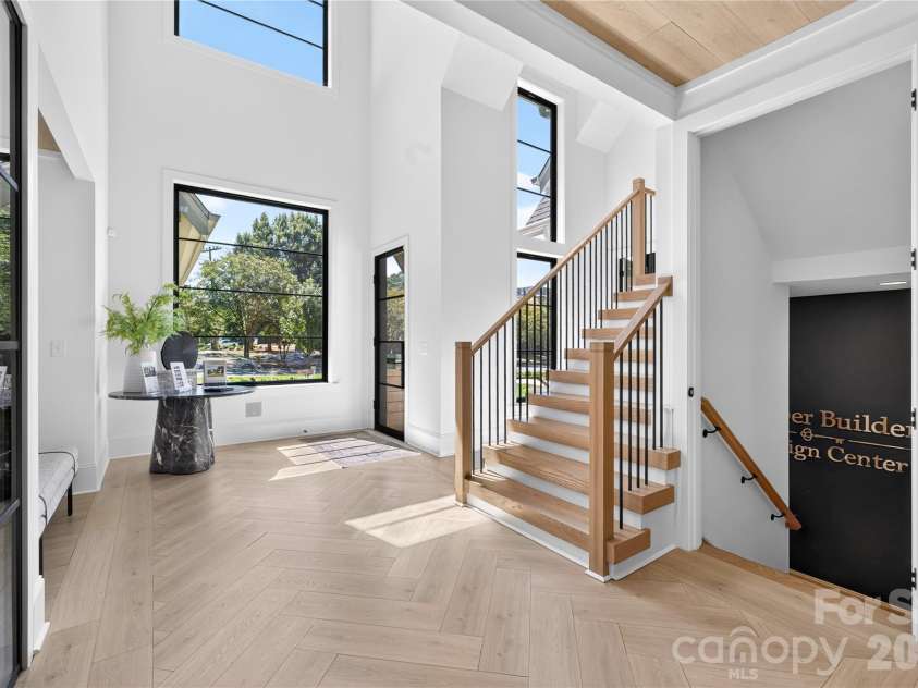 5555 Fairview Road, Charlotte, NC 28209.  MLS# CAR4398045, YatesRealty ID 33935. 
