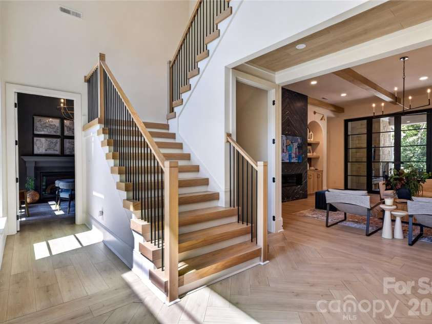 5555 Fairview Road, Charlotte, NC 28209.  MLS# CAR4398045, YatesRealty ID 33935. 