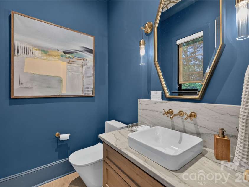 5555 Fairview Road, Charlotte, NC 28209.  MLS# CAR4398045, YatesRealty ID 33935. 