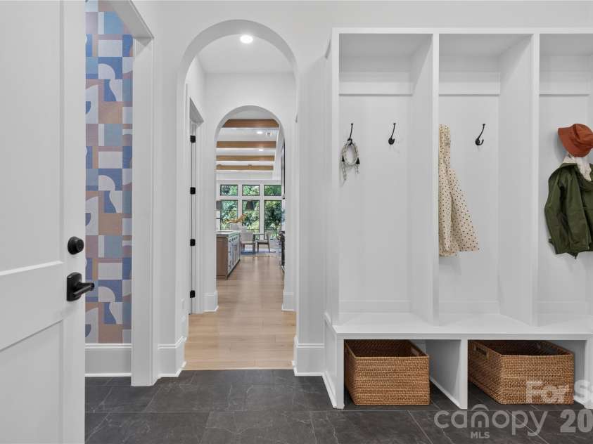 5555 Fairview Road, Charlotte, NC 28209.  MLS# CAR4398045, YatesRealty ID 33935. 